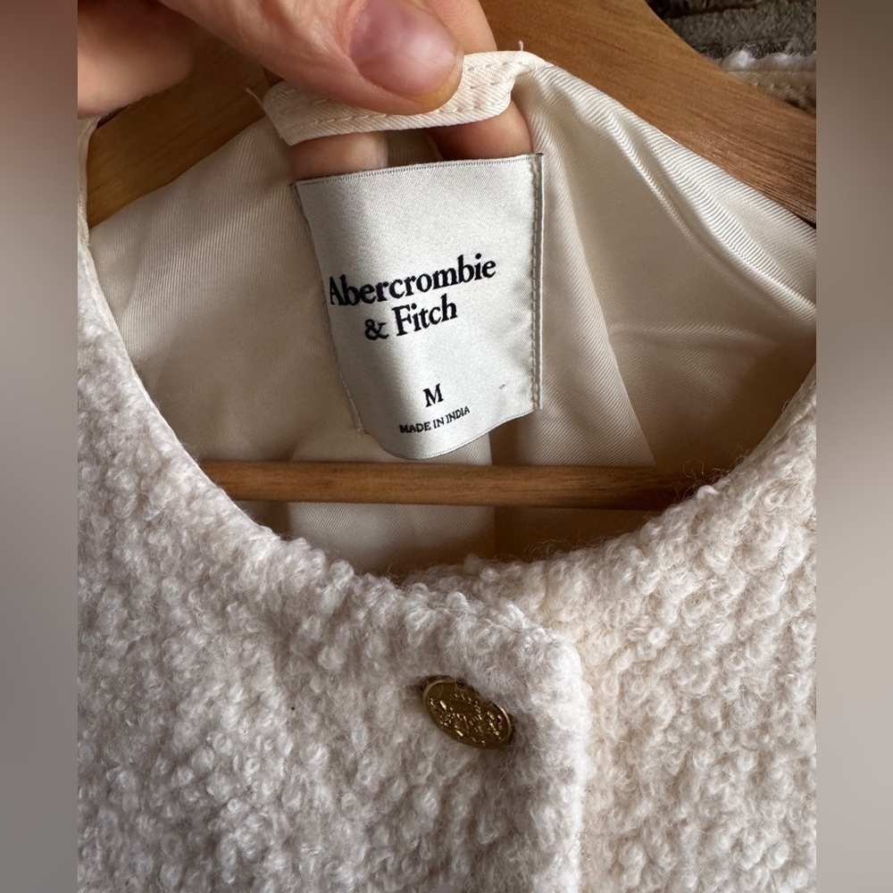 Abercrombie & Fitch White Bouclé Wool Blend Cropped Jacket Gold Buttons Size M - Picture 4 of 13